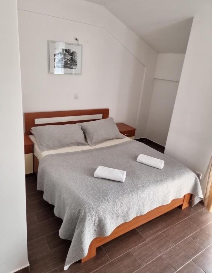 Apartmani Selektor Бело Поле Екстериор снимка